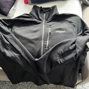 Great condition Patagonia 1/4 zip up